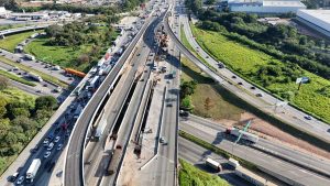 Vigas serão projetadas no viaduto da Via Dutra sobre a rodovia Fernão Dias