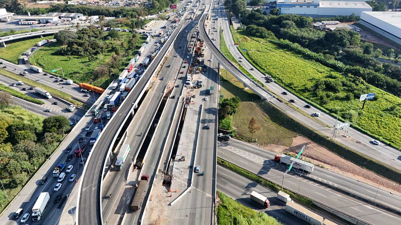 Vigas serão projetadas no viaduto da Via Dutra sobre a rodovia Fernão Dias