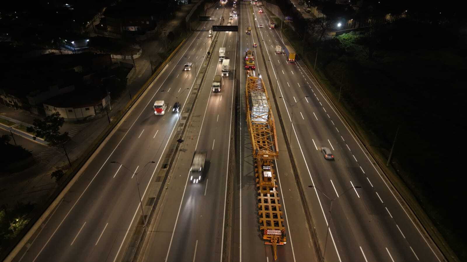 Via Dutra de noite