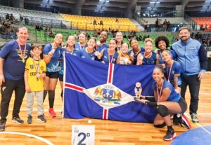 Equipe feminina de vôlei leva prata