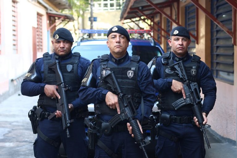 Agentes da GCM armados