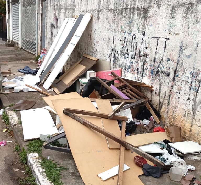 Descartes irregulares em bairros de Guarulhos - Remoção da Prefeitura