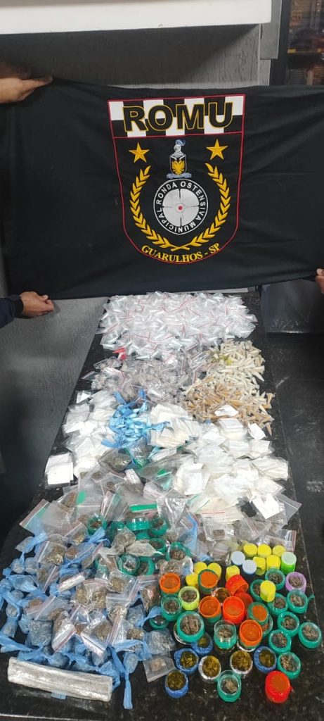Entorpecentes-apreendidos com traficante no Jardim Santa Mena