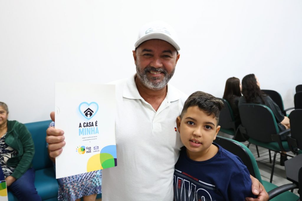 Entrega de títulos às famílias