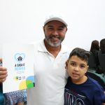 Entrega de títulos às famílias