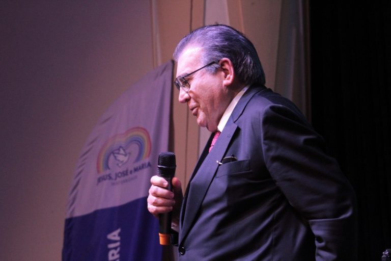 Espetáculo no Teatro Padre Bento une arte e solidariedade