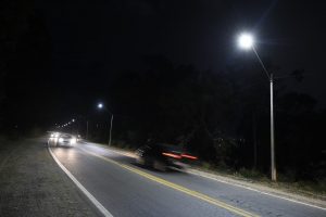 Estrada Guarulhos-Nazaré com pontos de luz