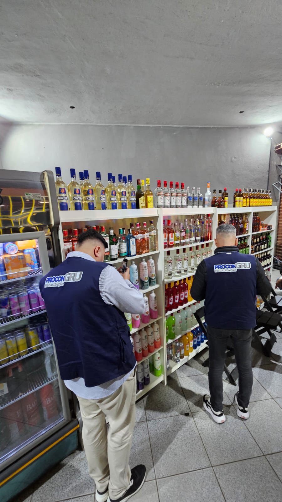Fiscalização de agentes por irregularidades relacionadas à venda de bebidas alcoólicas a menores de idade e ao possível fomento de bailes funk e pancadões clandestinos