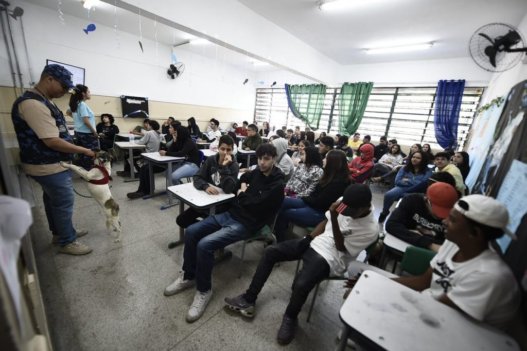 Alunos na escola
