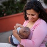 Mãe amamentando - amamentação