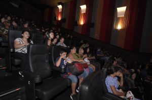 PCDs em sessão de cinema no Sesc Guarulhos_Easy-Resize.com