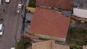 Policia-na-casa-de-suspeito-de-matar-mulher