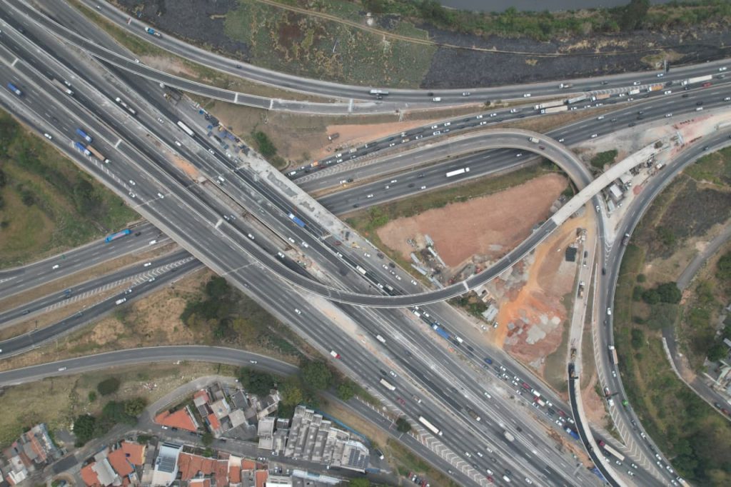 Alça de acesso da Fernão Dias à Via Dutra, em Guarulhos