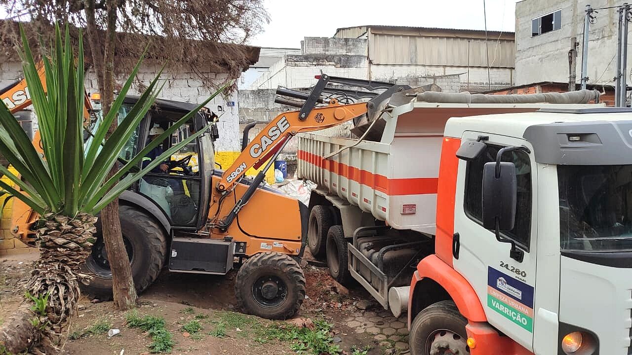 85 toneladas de descarte irregular na Vila Paraíso