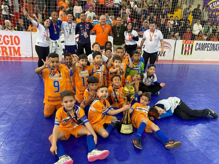Guarulhos campeão no futsal_Easy-Resize.com
