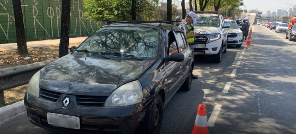 PMESP Carro com mais de R$70 mil em multa