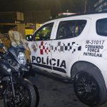 Viatura da PM e moto da PM
