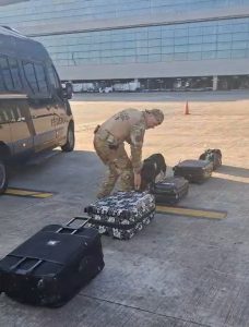 apreensão de passaportes falsos e drogas no aeroporto de Guarulhos