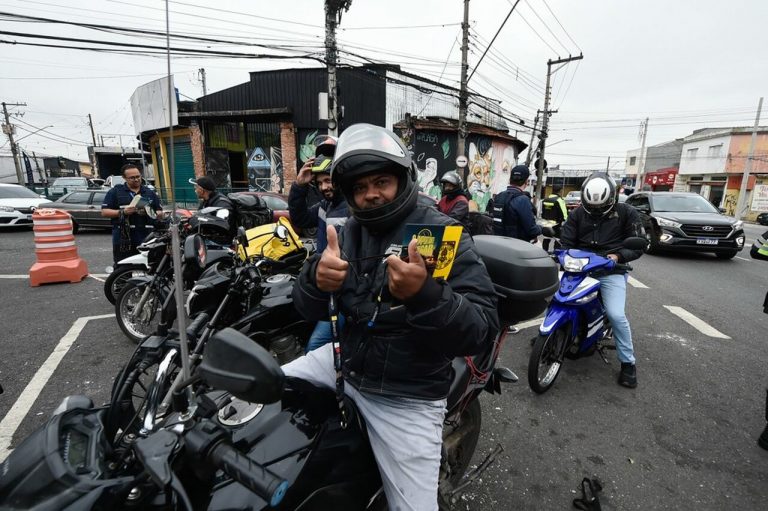 Motociclistas participam de ação educativa