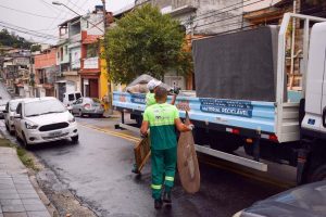 Cata-Tralha atende bairros do Jardim Brasil