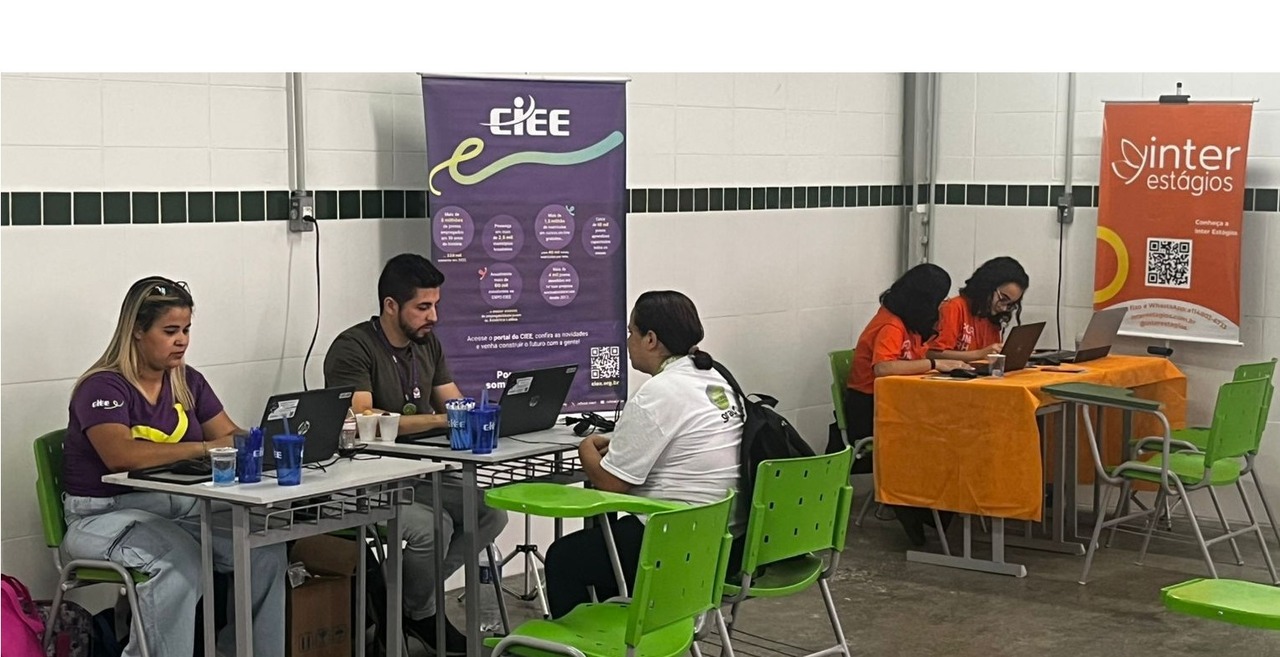 Grau Técnico Guarulhos realiza 6ª Feira de Empregabilidade_Easy-Resize.com