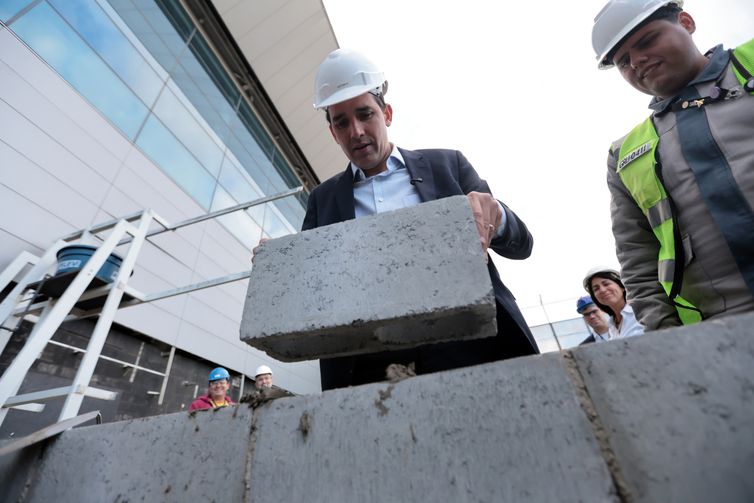 Silvio Costa Filho, ministro de Portos, em cerimônia de lançamento de obras de amplicação da Delegacia do Aeroporto de Guarulhos