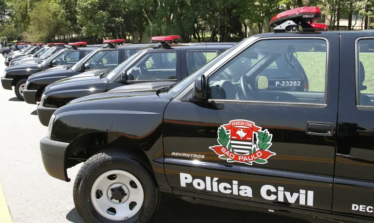 Viaturas da Polícia Civil