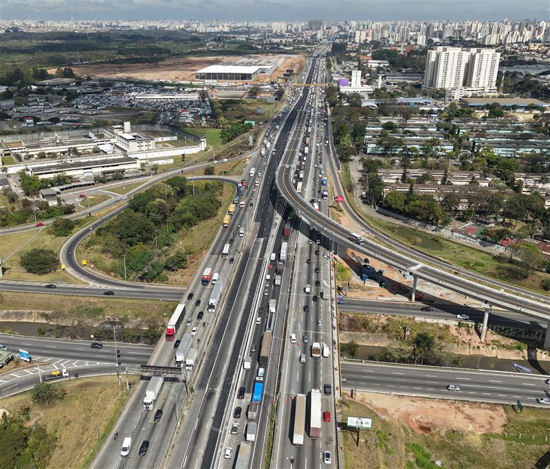 pavimento no acesso ao Aeroporto de Guarulhos