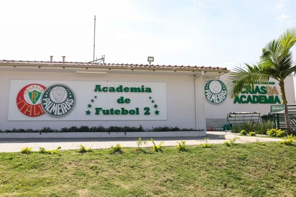 Academia-de-Futebol-2_-centro-de-treinamento-da-base-do-Palmeiras_Easy-Resize.com
