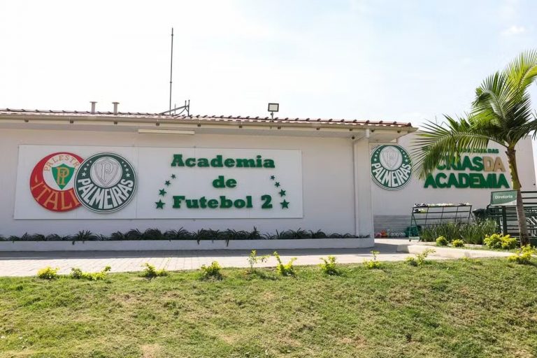 Academia-de-Futebol-2_-centro-de-treinamento-da-base-do-Palmeiras_Easy-Resize.com