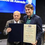 Adriano Azevedo, executivo da Ser Educacional, recebe Título de Cidadão Guarulhense