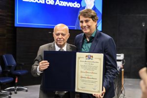 Adriano Azevedo, executivo da Ser Educacional, recebe Título de Cidadão Guarulhense