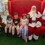 Papai Noel e crianças no Internacional Shopping