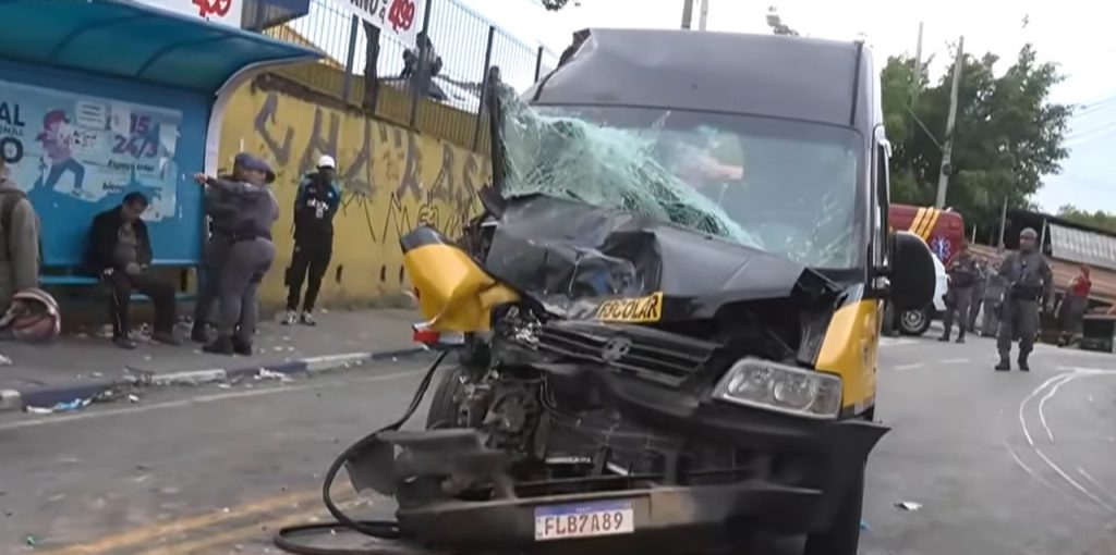 acidente van onibus guarulhos_Easy-Resize.com
