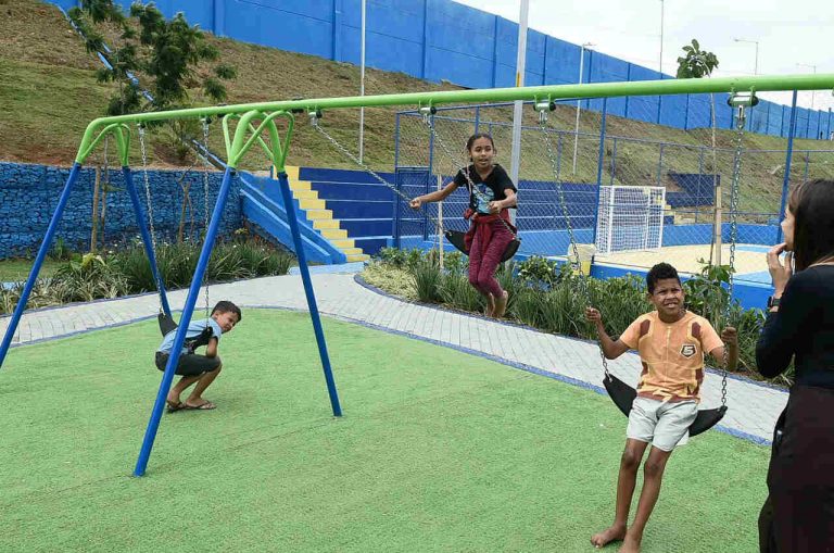 Entrega de praça na Comunidade do Sata