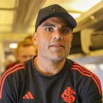 Gabriel-Mercado-esta-na-delegacao-que-desembarcou-em-Guarulhos-na-tarde-desta-segunda-feira.webp