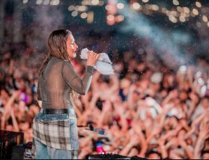 Simone Mendes, cantora, no Guarulhos Fest Show
