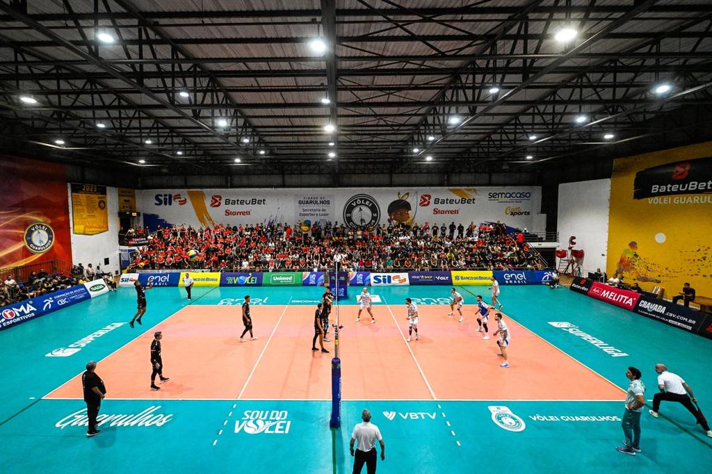 Vôlei Guarulhos no ginásio da Ponte Grande
