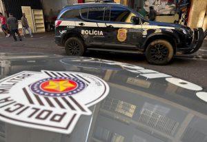viaturas da Polícia Militar e da Polícia Civil