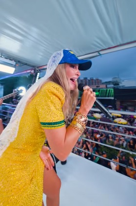 Claudia Leitte no Bloco Banda Bicha