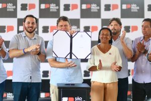 Tarcísio de Freitas e Lucas Sanches no Anita Garibaldi