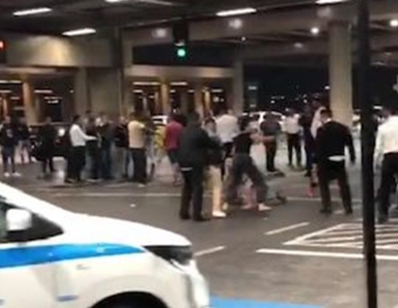briga motorista e taxistas no aeroporto