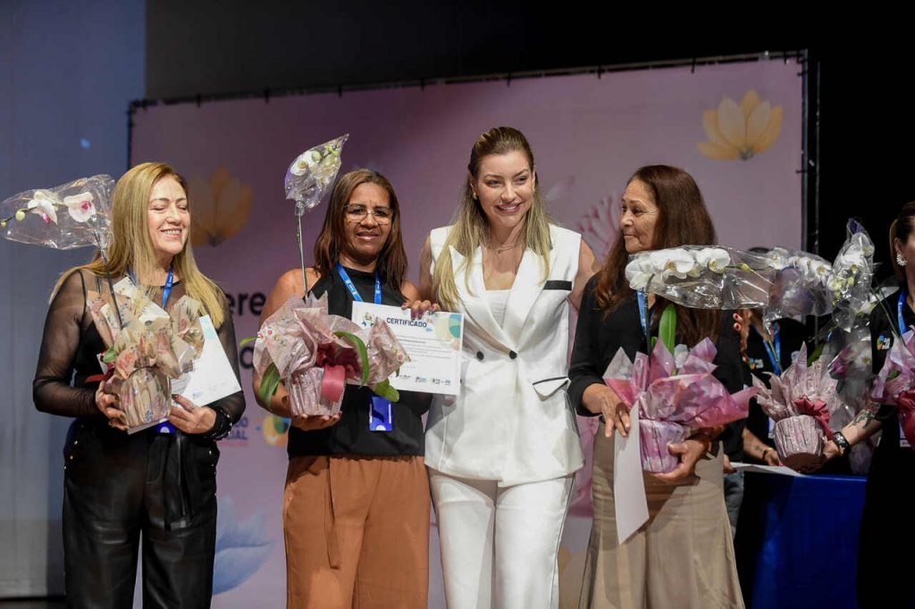 homenagem às mulheres