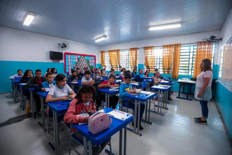 rede municipal de ensino, Saresp