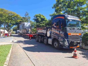 caminhão com carga especial