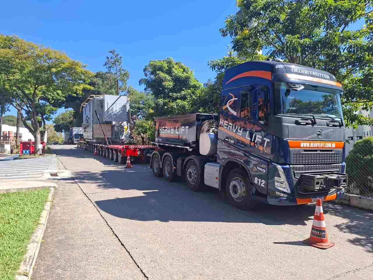 caminhão com carga especial