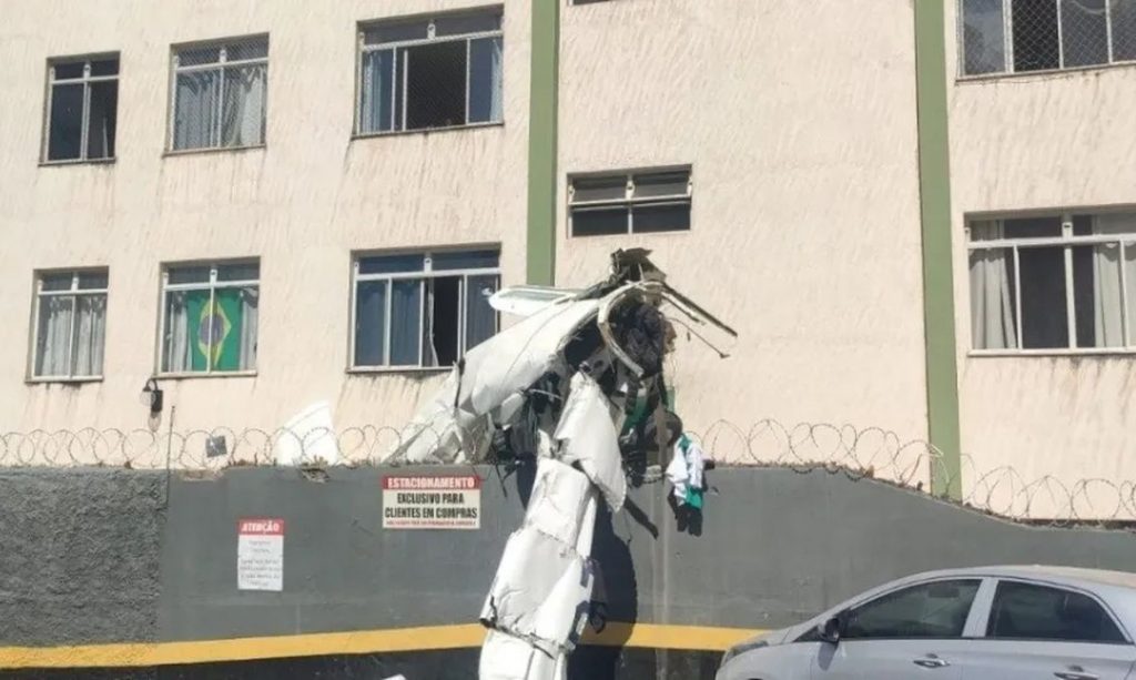 avião bimotor cai em Belo Horizonte