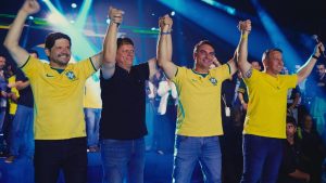 André do Prado, Tarcísio e Flávio Bolsonaro