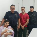 GCM usa manobra de desengasgo e salva bebê
