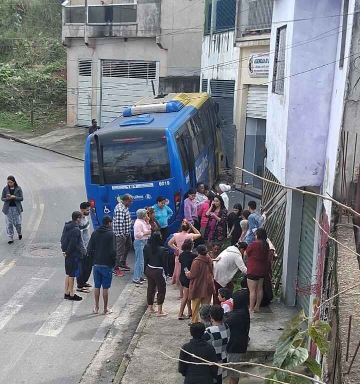 acidente com ônibus em Guarulhos